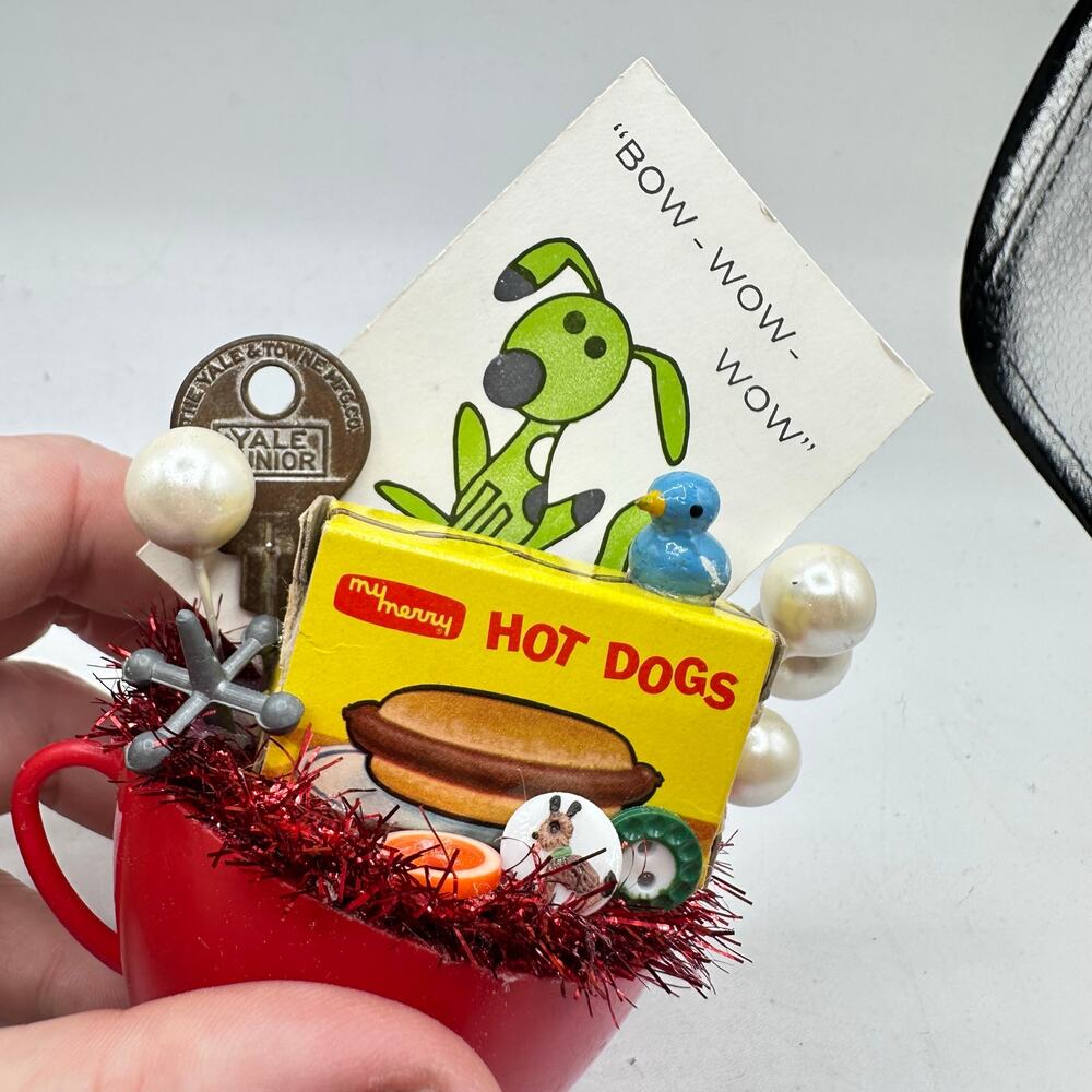 SUPER KITSCH Hot Dog Assemblage - Vintage Toys and Tchotchkes - Picture 4 of 7